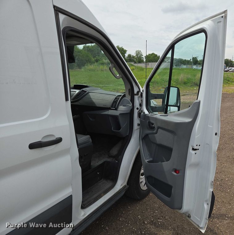 image for item ER5282 2017 Ford Transit 350 van