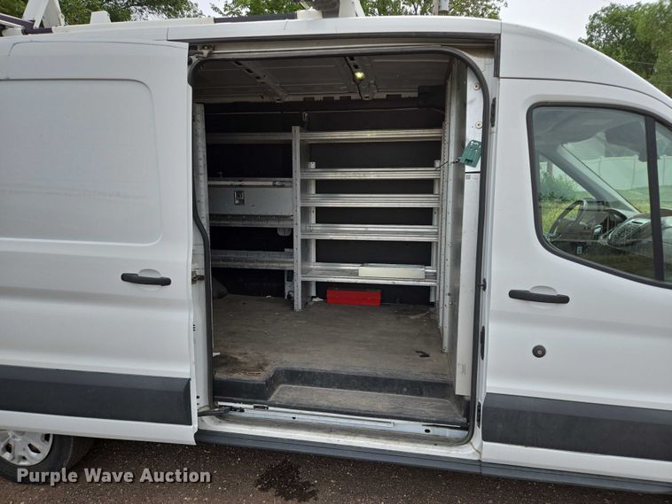image for item ER5282 2017 Ford Transit 350 van