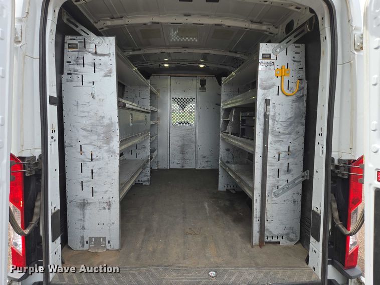 image for item ER5282 2017 Ford Transit 350 van