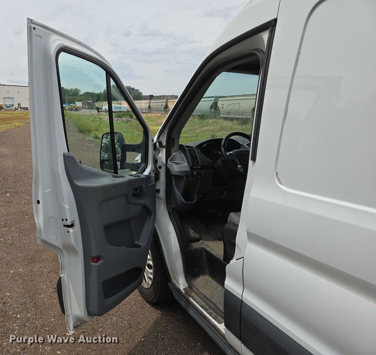 image for item ER5283 2017 Ford Transit 350 van