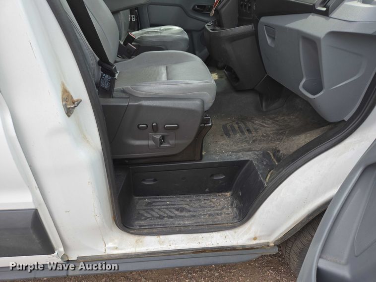 image for item ER5283 2017 Ford Transit 350 van