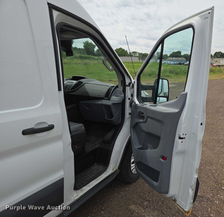 image for item ER5283 2017 Ford Transit 350 van