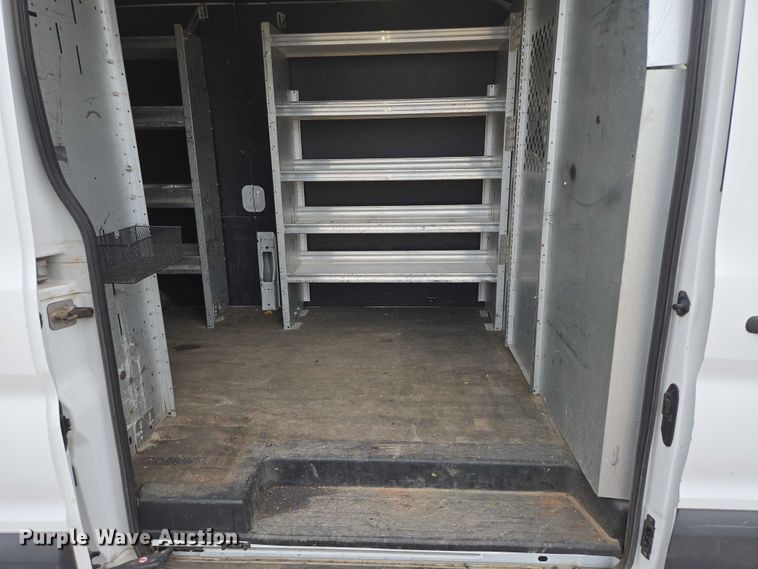 image for item ER5283 2017 Ford Transit 350 van