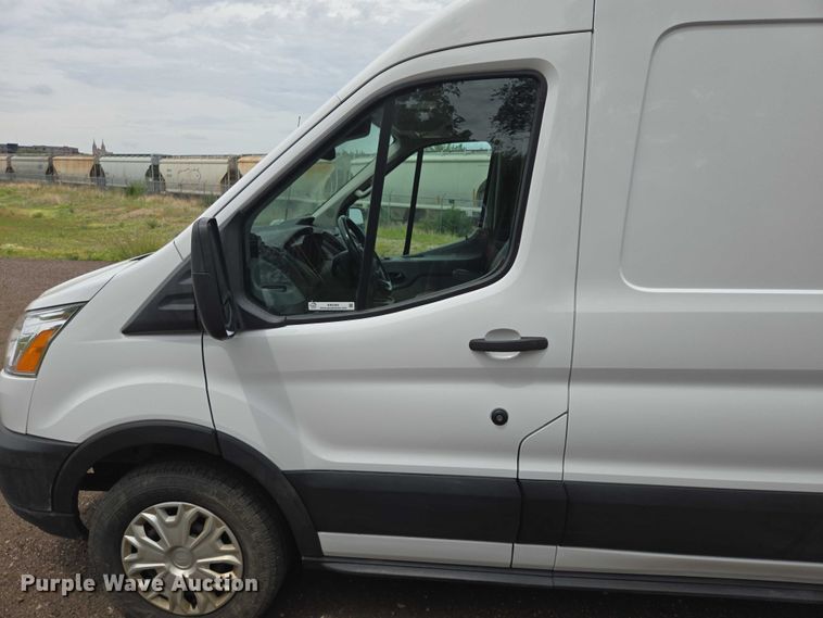 image for item ER5284 2019 Ford Transit 350 van