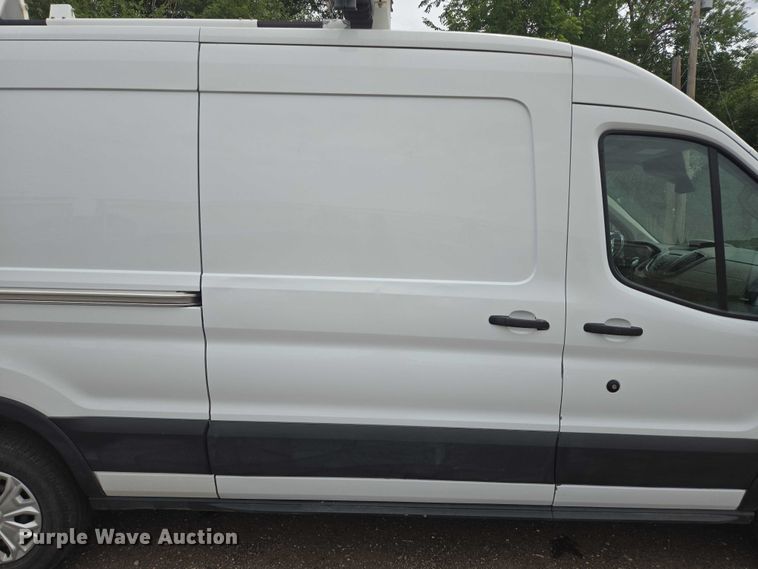 image for item ER5284 2019 Ford Transit 350 van