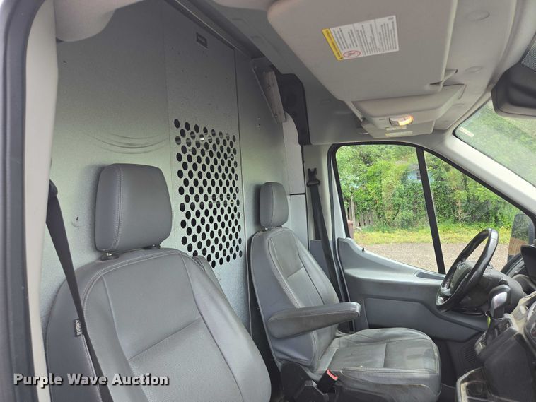 image for item ER5284 2019 Ford Transit 350 van