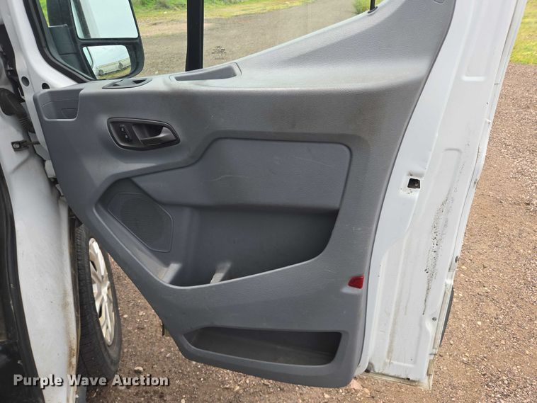 image for item ER5284 2019 Ford Transit 350 van