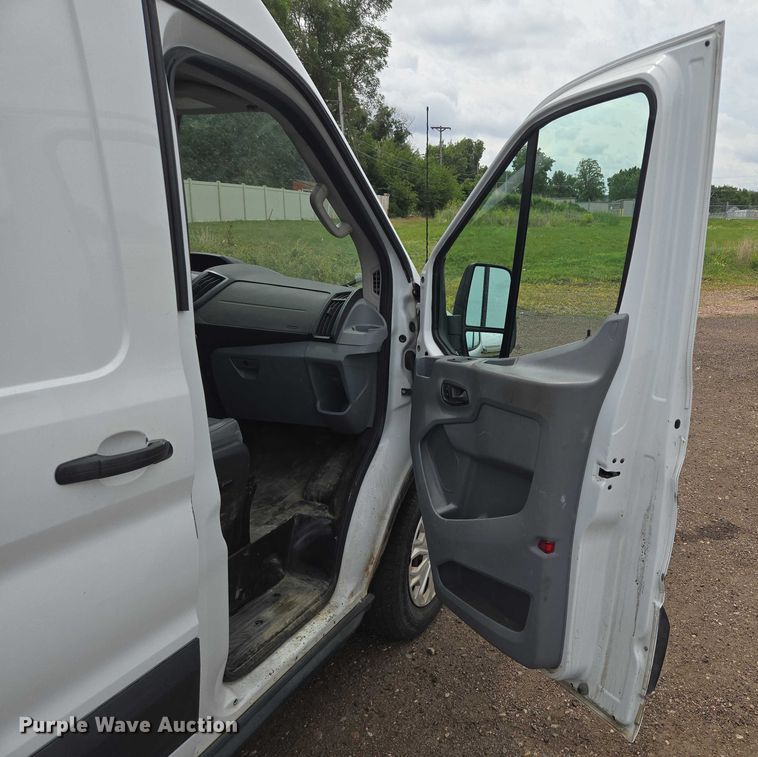 image for item ER5284 2019 Ford Transit 350 van