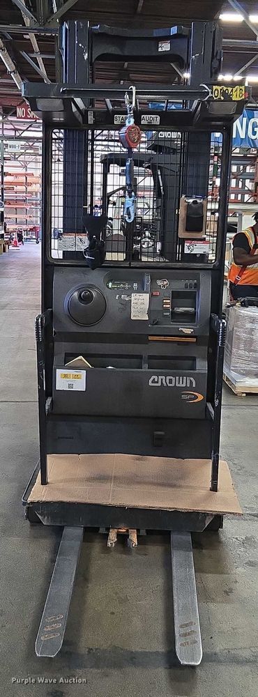 image for item FB9389 2015 Crown SP3520-30 order picker