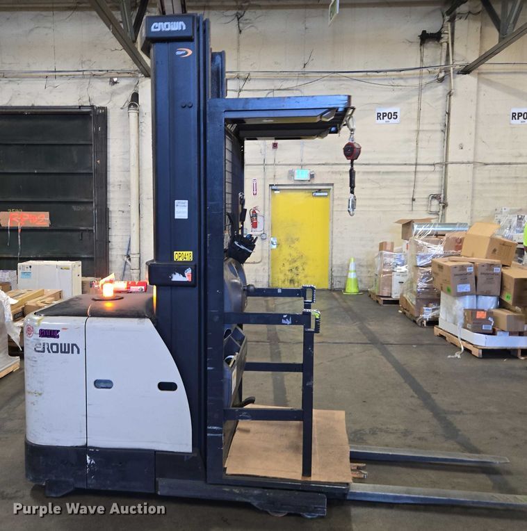 image for item FB9389 2015 Crown SP3520-30 order picker