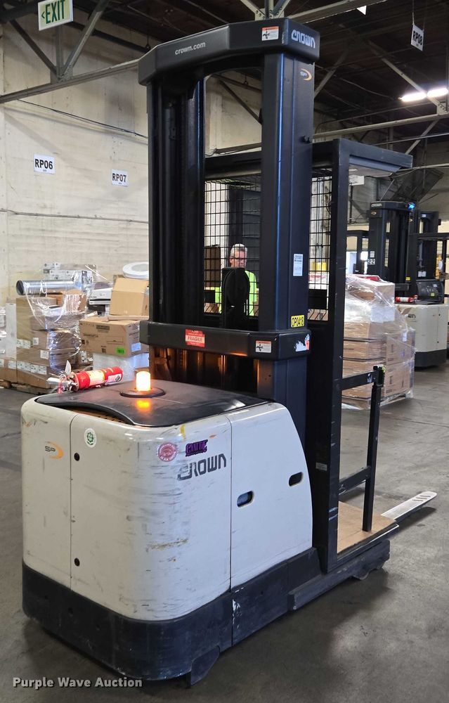 image for item FB9389 2015 Crown SP3520-30 order picker