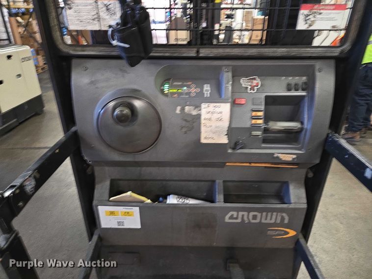 image for item FB9389 2015 Crown SP3520-30 order picker