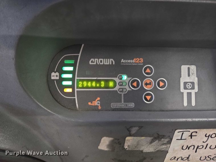 image for item FB9389 2015 Crown SP3520-30 order picker