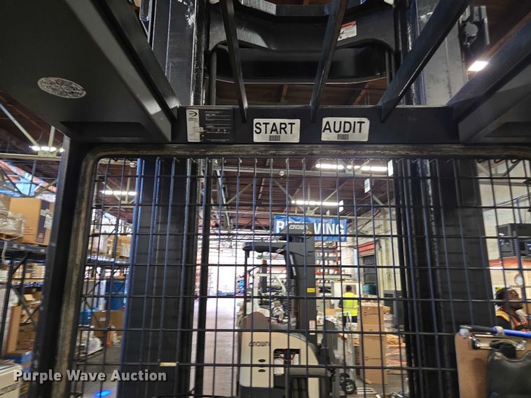 image for item FB9389 2015 Crown SP3520-30 order picker