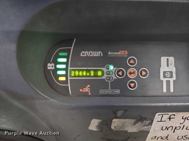 image for item FB9389 2015 Crown SP3520-30 order picker