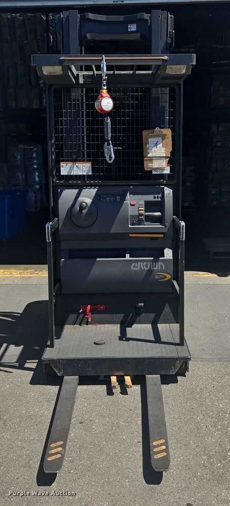 image for item FB9393 2015 Crown SP3520-30 order picker