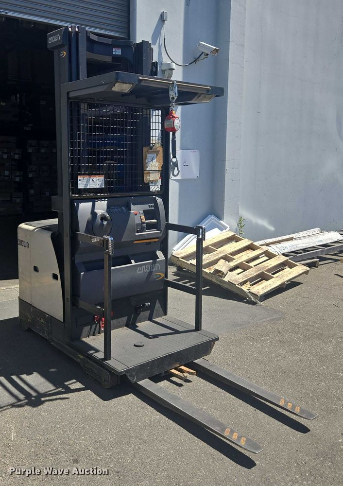 image for item FB9393 2015 Crown SP3520-30 order picker