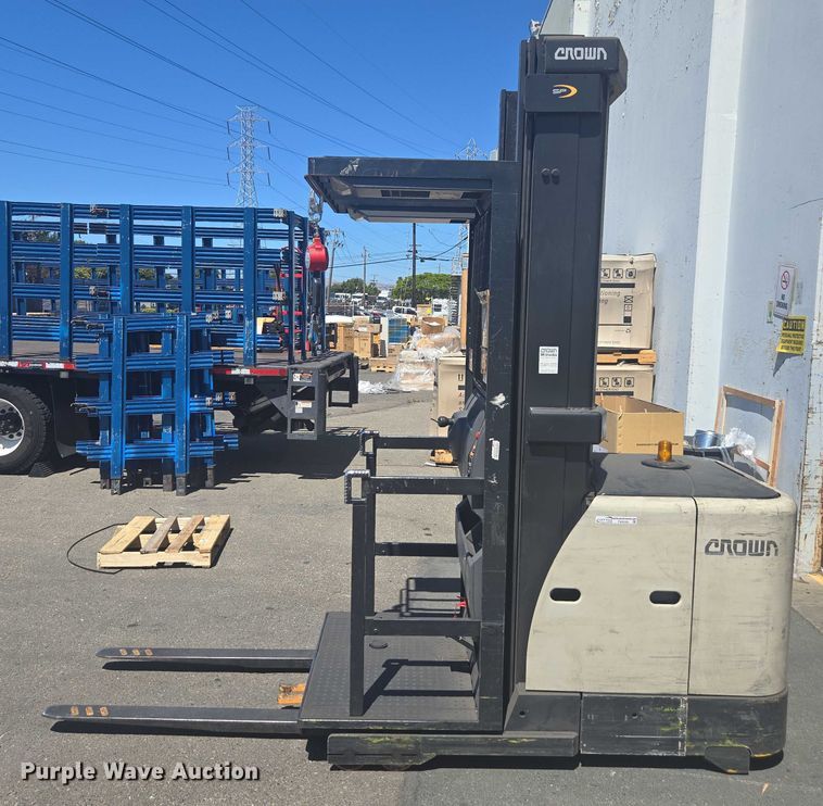 image for item FB9393 2015 Crown SP3520-30 order picker