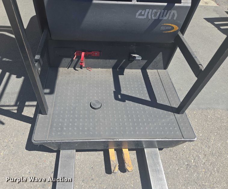 image for item FB9393 2015 Crown SP3520-30 order picker