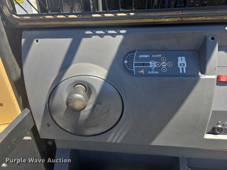 image for item FB9393 2015 Crown SP3520-30 order picker