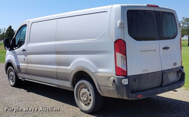 image for item IP9618 2020 Ford Transit 250 van