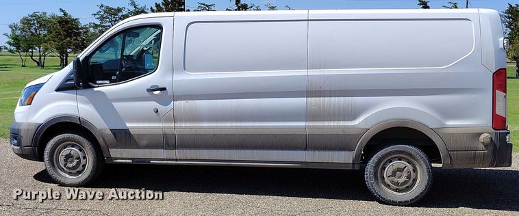 image for item IP9618 2020 Ford Transit 250 van