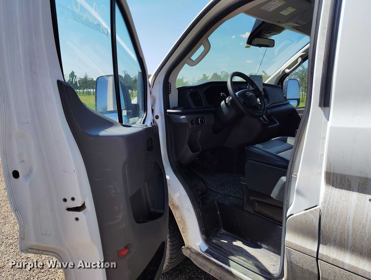 image for item IP9618 2020 Ford Transit 250 van