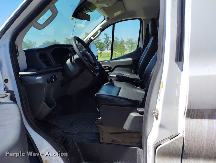 image for item IP9618 2020 Ford Transit 250 van