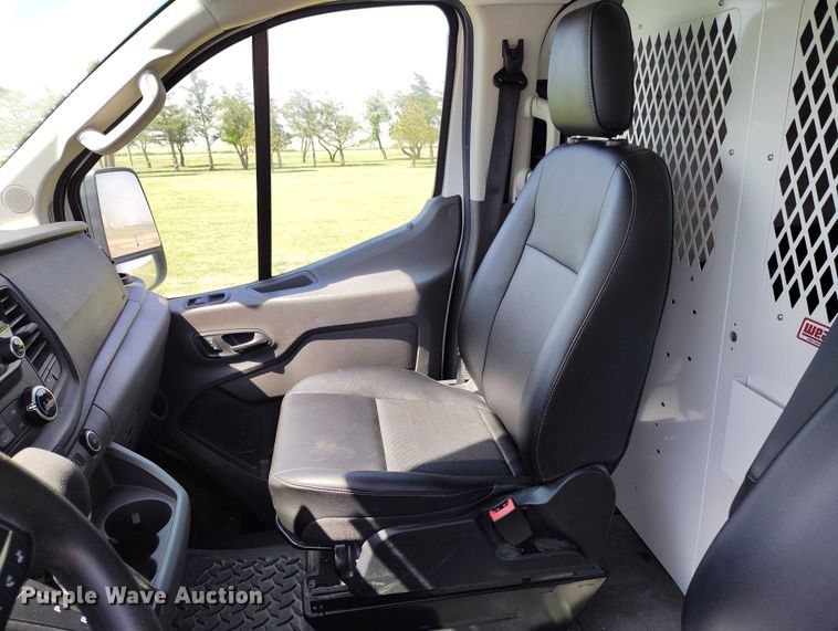 image for item IP9618 2020 Ford Transit 250 van