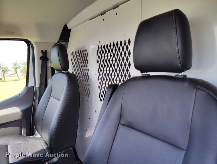 image for item IP9618 2020 Ford Transit 250 van