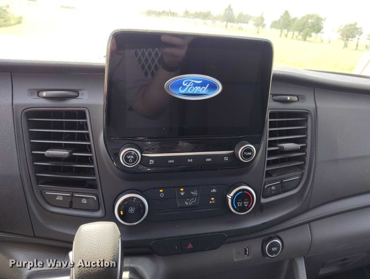 image for item IP9618 2020 Ford Transit 250 van