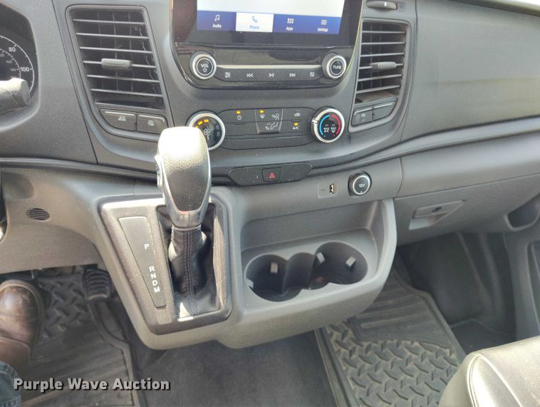 image for item IP9618 2020 Ford Transit 250 van