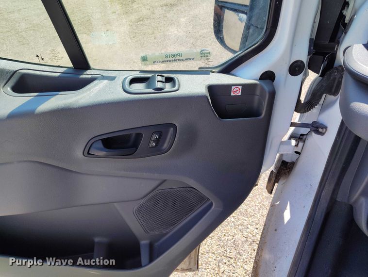 image for item IP9618 2020 Ford Transit 250 van