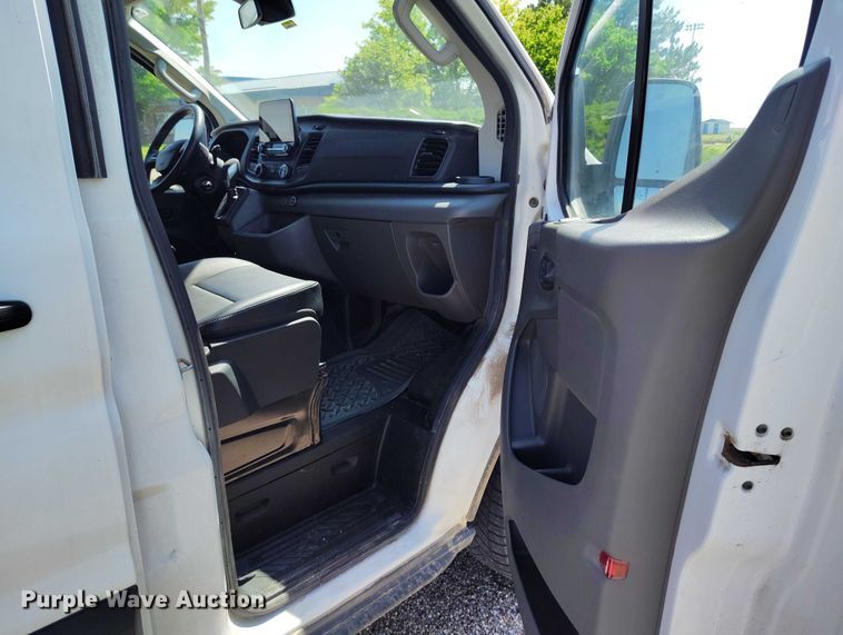 image for item IP9618 2020 Ford Transit 250 van