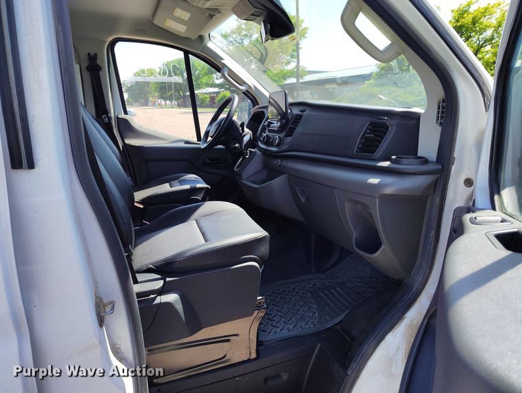 image for item IP9618 2020 Ford Transit 250 van