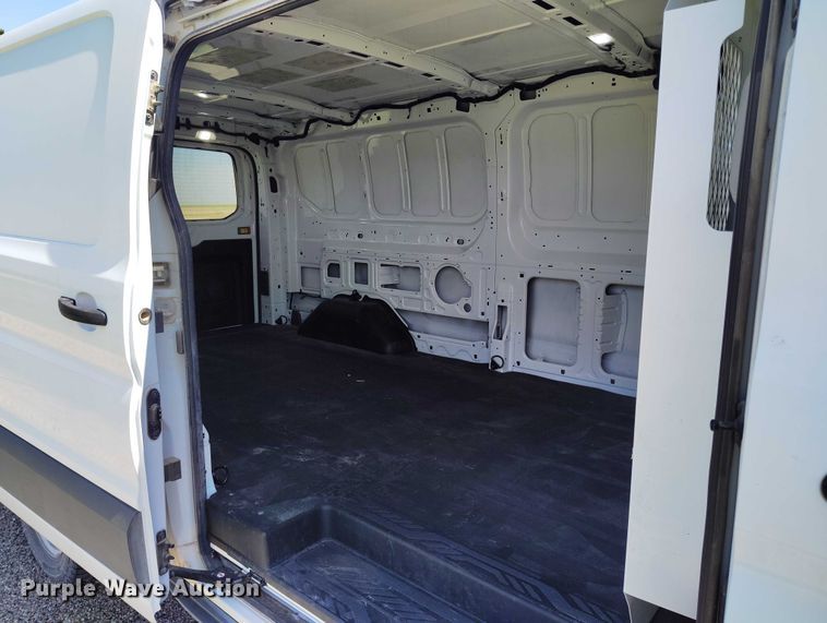 image for item IP9618 2020 Ford Transit 250 van