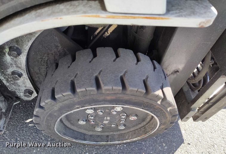 image for item IP9631 2015 UniCarriers CF35 forklift