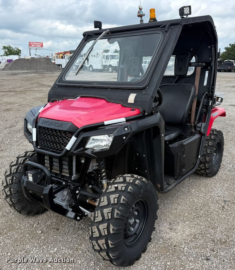 image for item KH9619 2017 Honda Pioneer utility vehicle