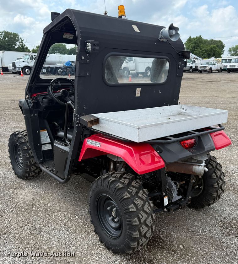 image for item KH9619 2017 Honda Pioneer utility vehicle