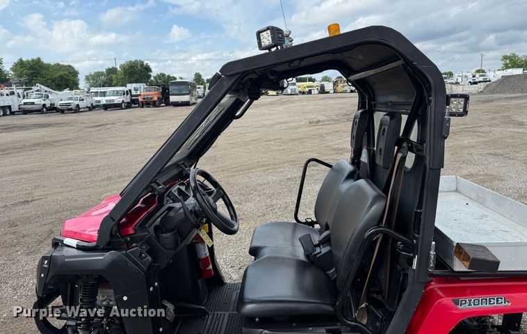 image for item KH9619 2017 Honda Pioneer utility vehicle
