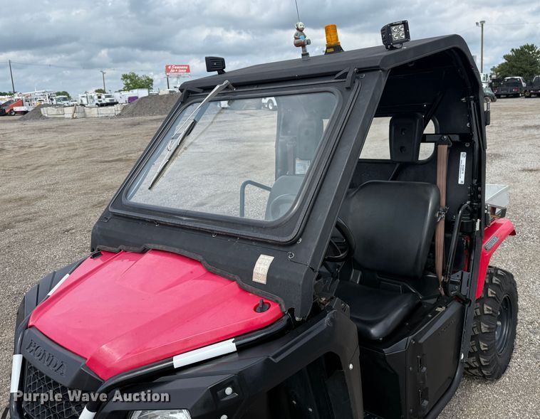 image for item KH9619 2017 Honda Pioneer utility vehicle