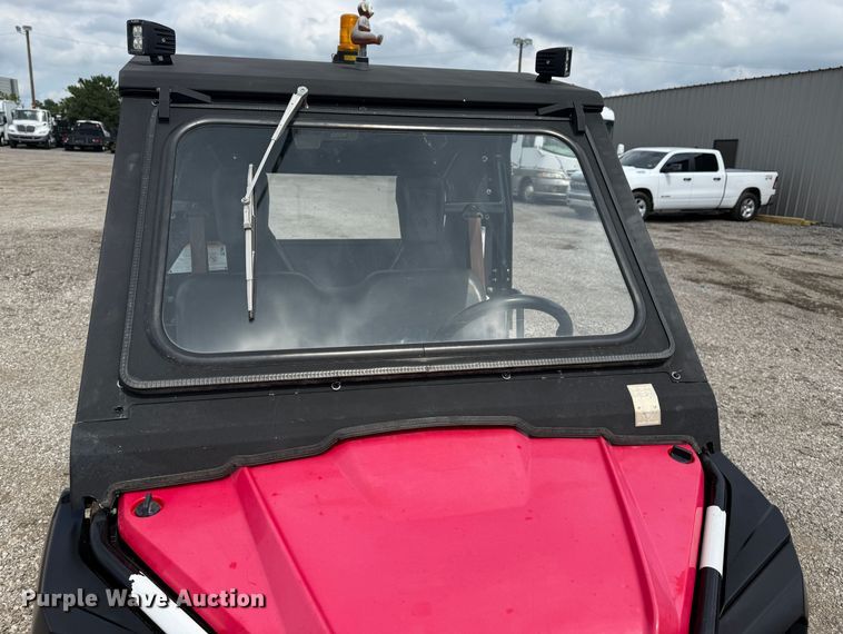 image for item KH9619 2017 Honda Pioneer utility vehicle