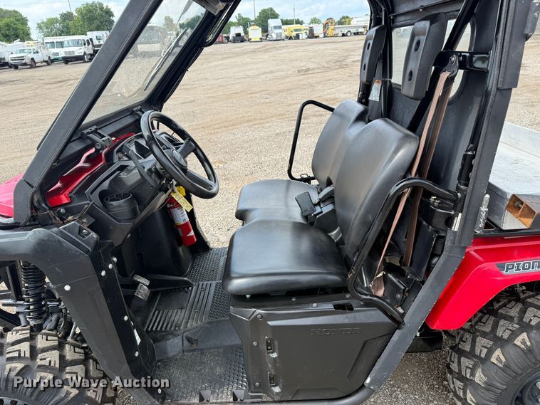 image for item KH9619 2017 Honda Pioneer utility vehicle