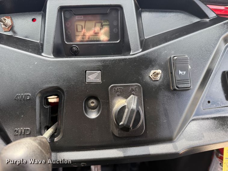 image for item KH9619 2017 Honda Pioneer utility vehicle