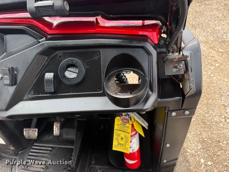 image for item KH9619 2017 Honda Pioneer utility vehicle