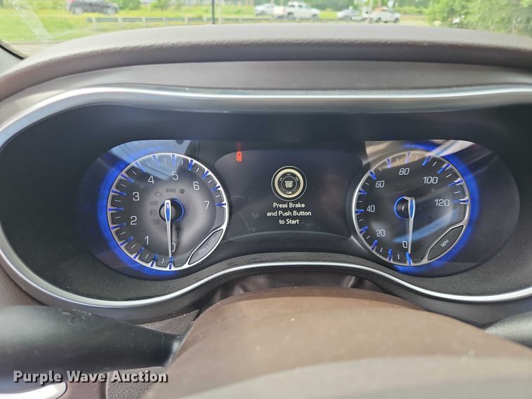 image for item OJ9925 2019 Chrysler Pacifica van