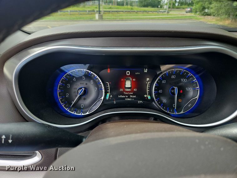 image for item OJ9925 2019 Chrysler Pacifica van