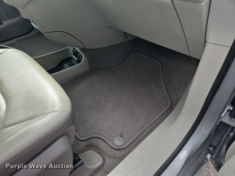 image for item OJ9925 2019 Chrysler Pacifica van