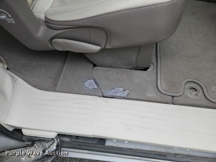 image for item OJ9925 2019 Chrysler Pacifica van