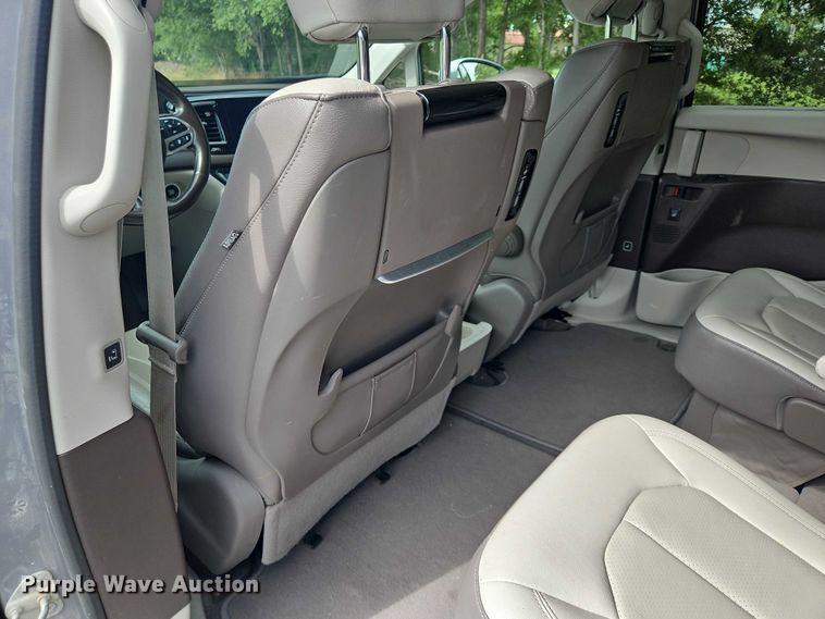 image for item OJ9925 2019 Chrysler Pacifica van
